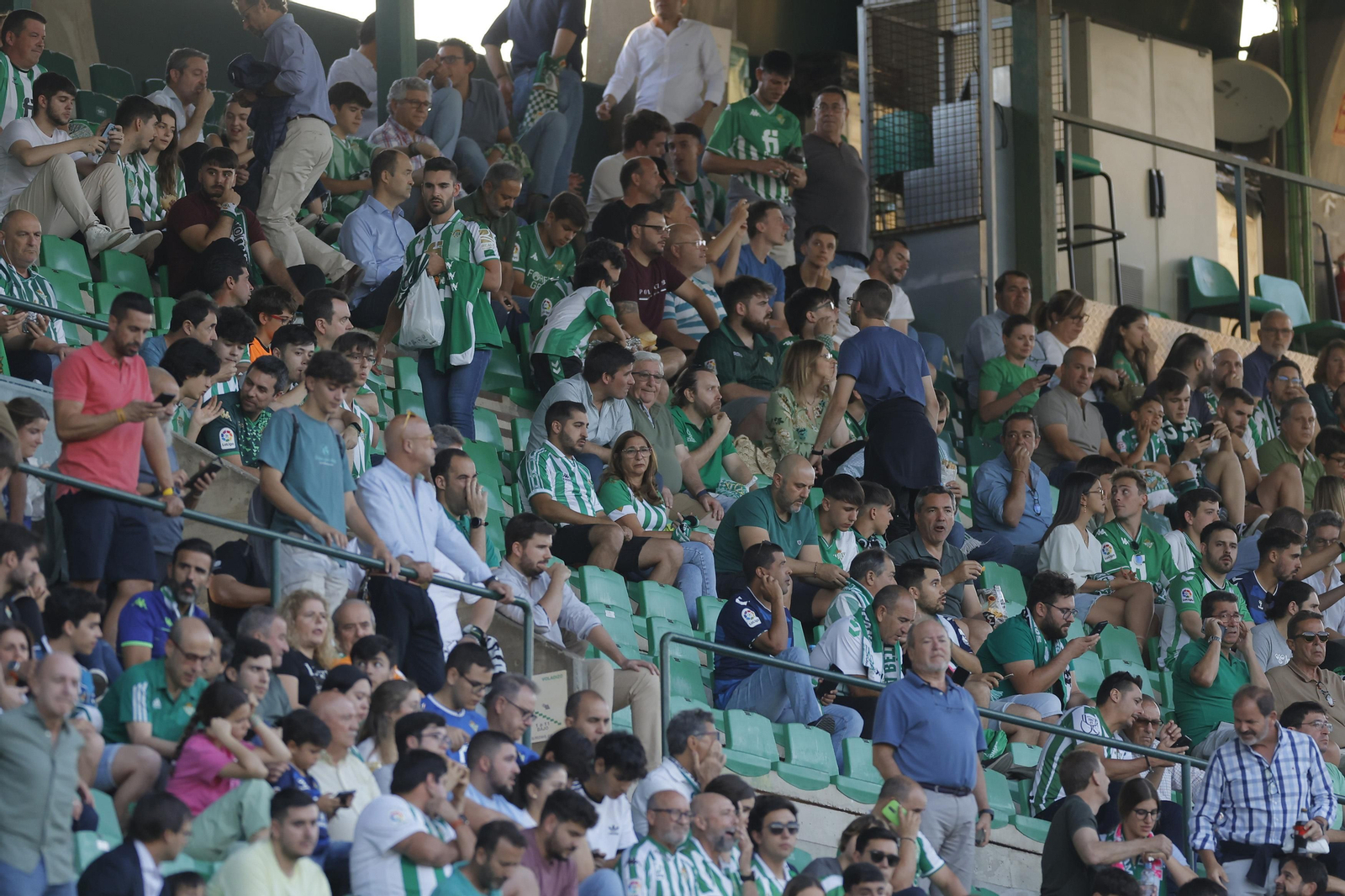 Búscate en las fotos del Betis-Rayo