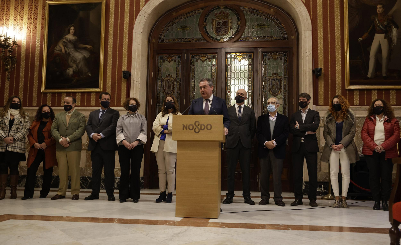 Espadas anuncia su renuncia