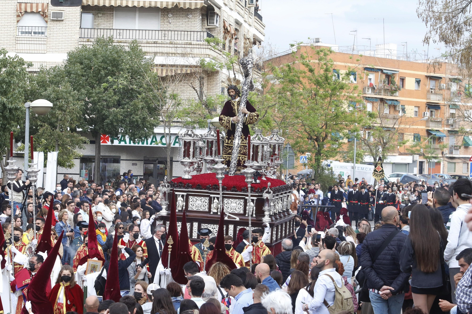 Lunes Santo en Córdoba: La procesión de la Vera-Cruz, en imágenes
