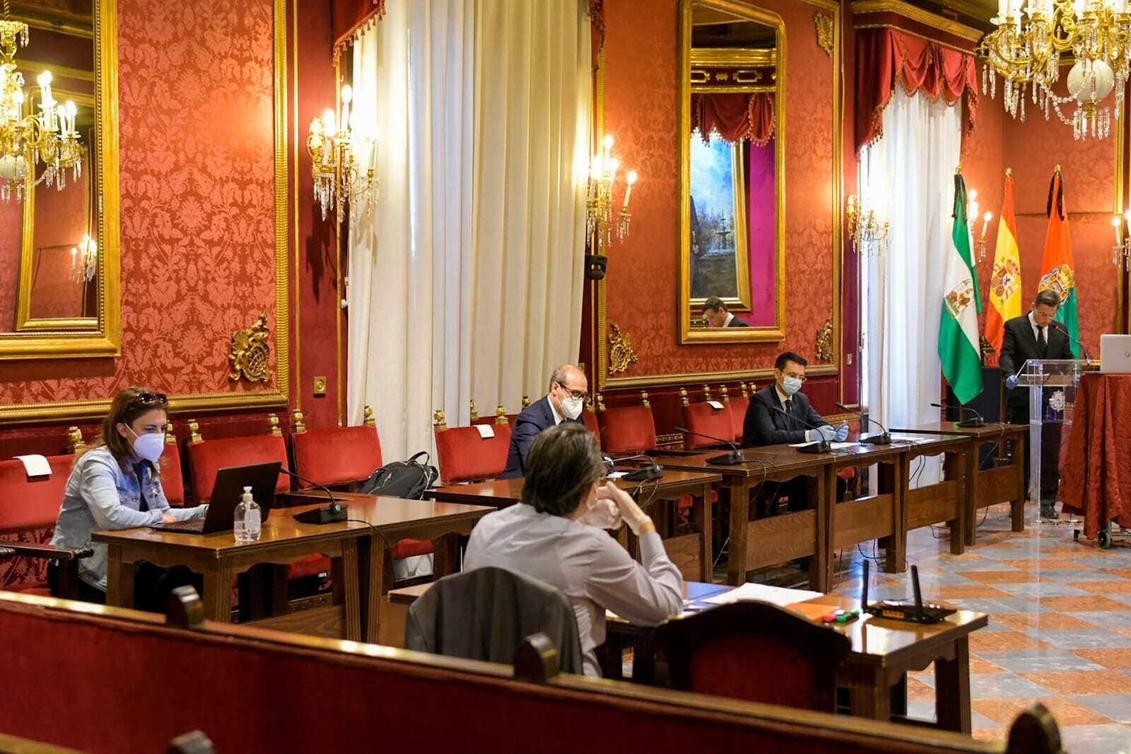 Las imágenes del primer Pleno del Ayuntamiento de Granada sobre el coronavirus