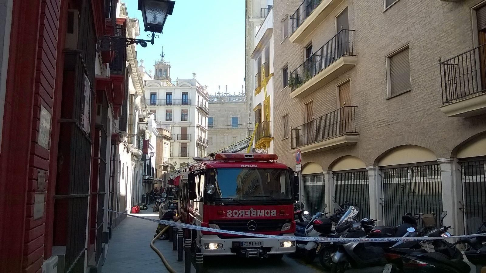 Los Bomberos, en el lugar del incendio.