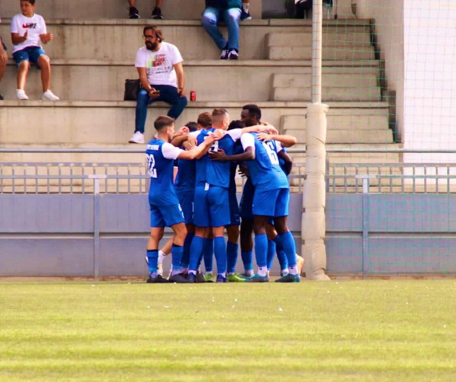 El Palo celebra un gol.