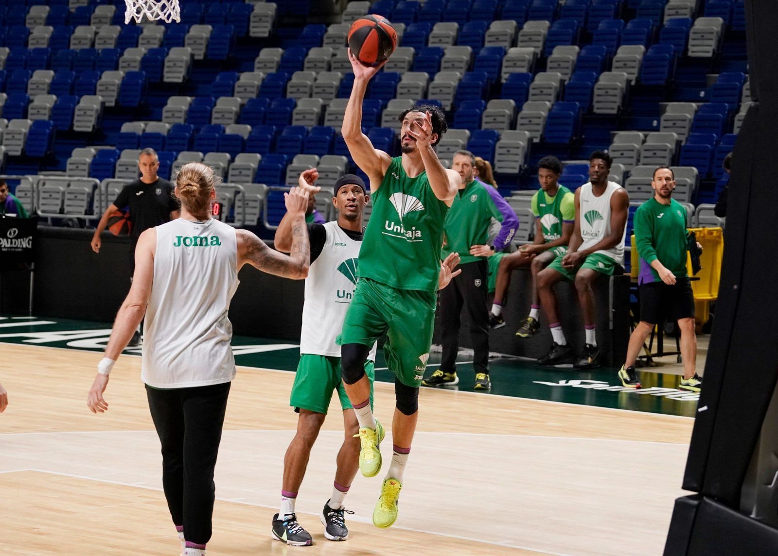 Buenas noticias: El Unicaja pudo ejercitarse con Osetkowski