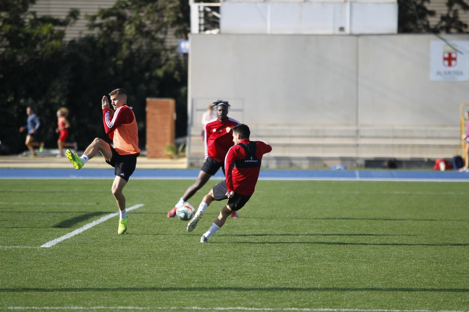 Fotogalería del entrenamiento de la UDA, 6-XII