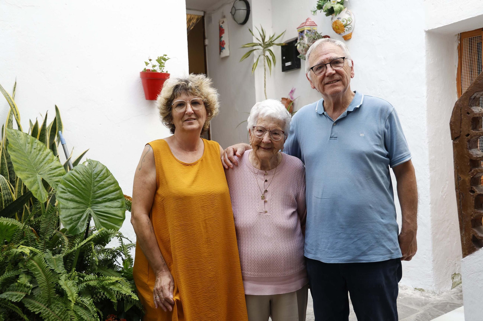 La vecina de Tarifa Juana Medero cumple 100 años rodeada de su familia