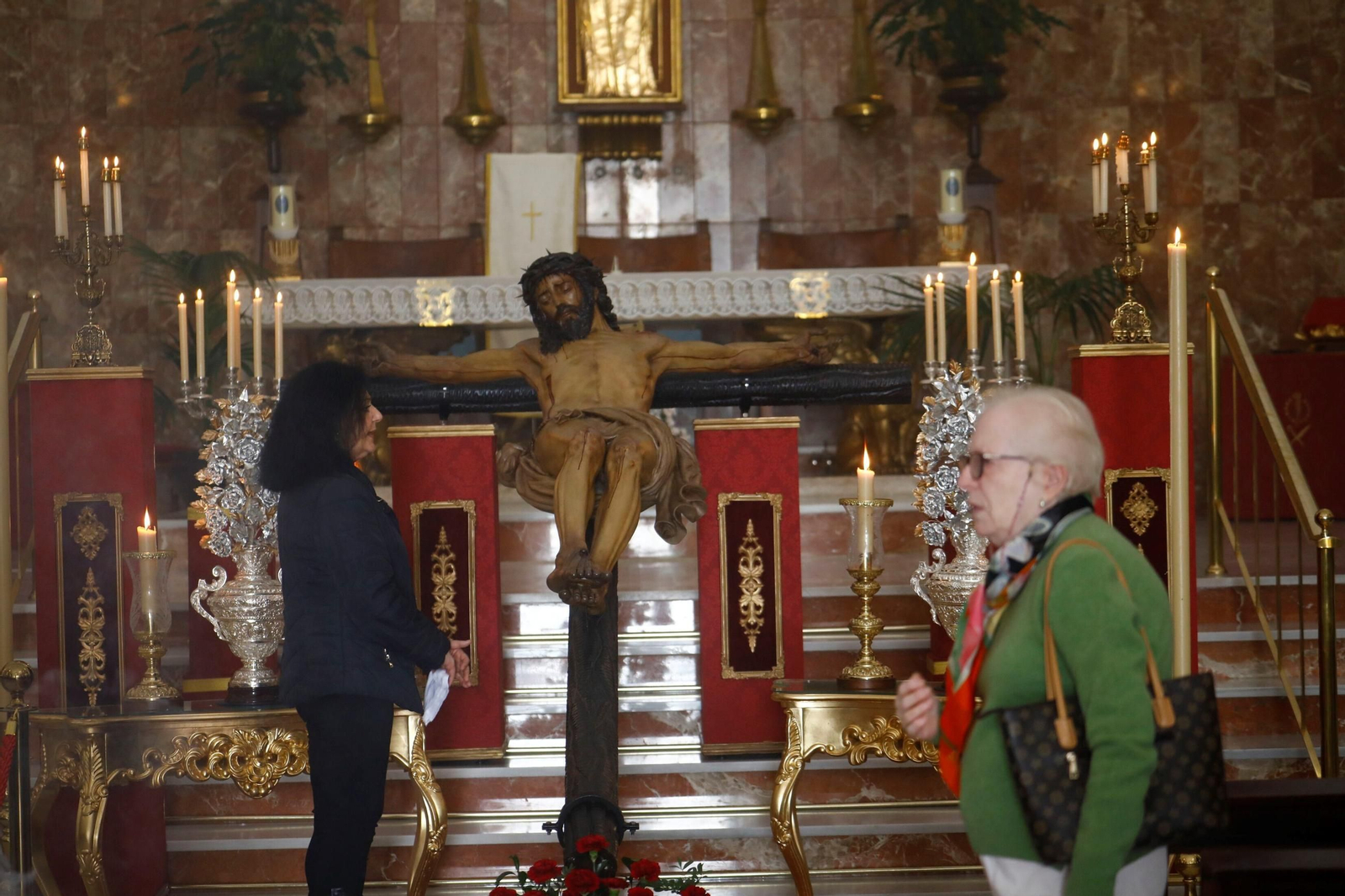 Las mejores fotos del besapiés al Cristo de la Confianza de Córdoba
