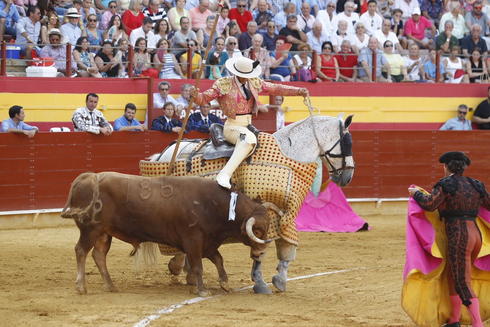 Fotogalería corrida toros Feria Santa Ana-Roquetas de Mar-El Juli-Perera-Aguado