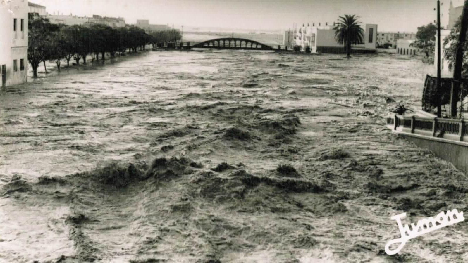 Imagen del río Iro, con el Puente Chico al fondo.