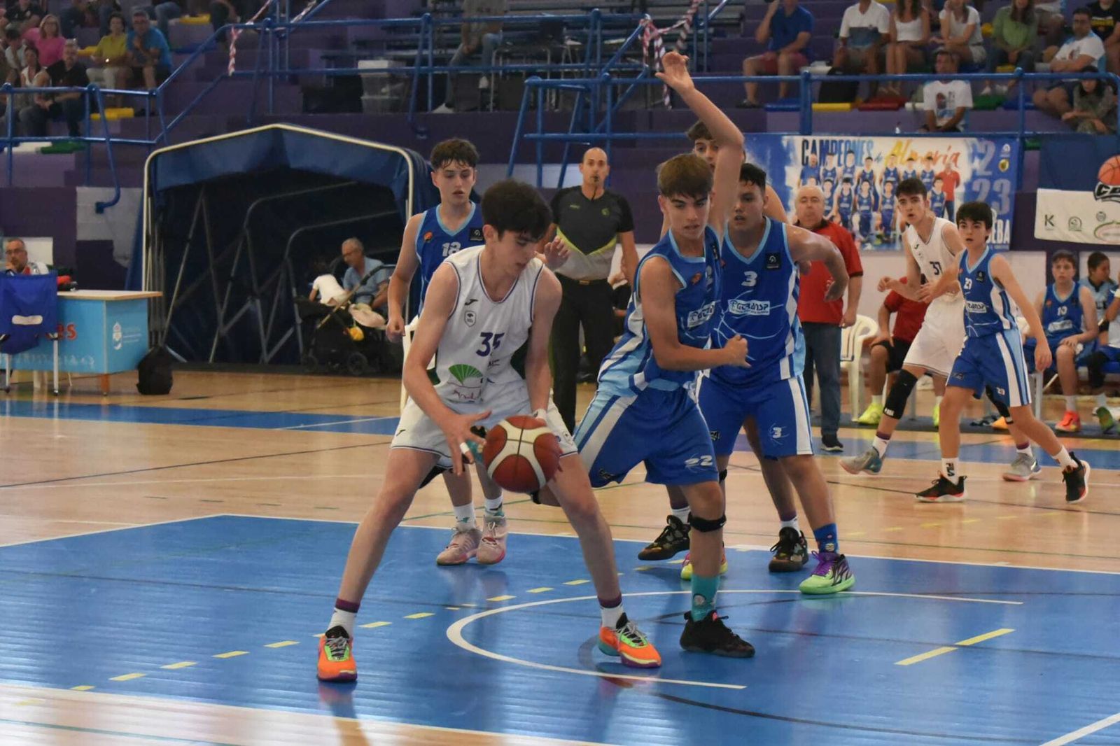 Las fotos de las semifinales del Cadeba infantil masculino de La Línea