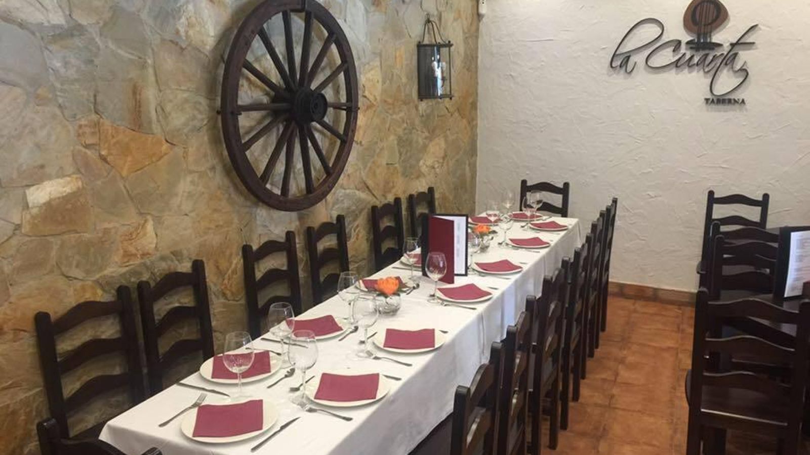 Taberna La Cuarta ofrece una cocina atractiva y cosmopolita