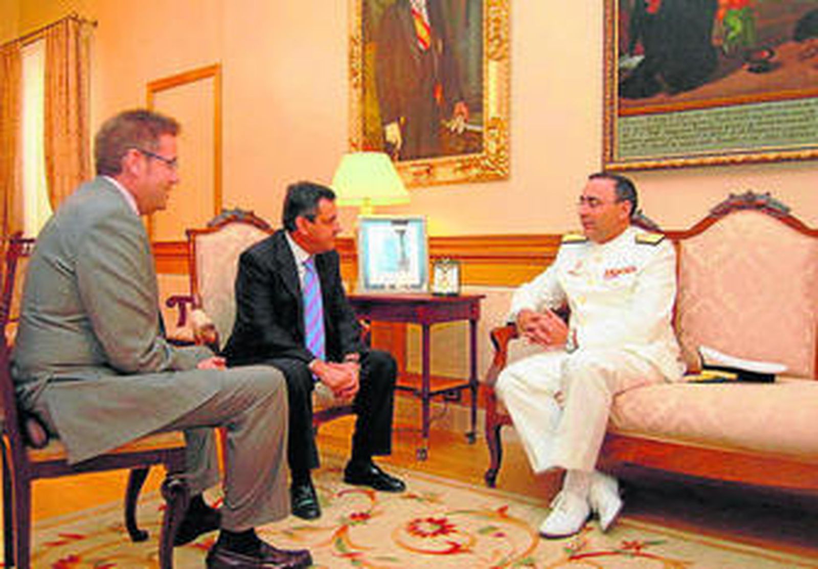 Recepción oficial de Loaiza y Nieto al nuevo almirante.