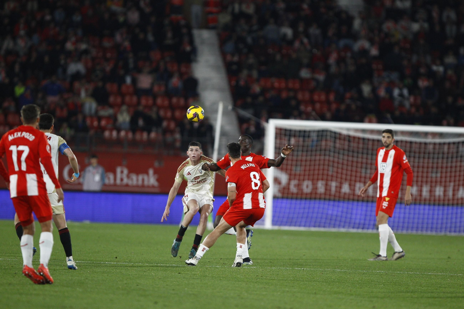 La U.D. Almería se impone por 1-0 al C.D. Mirandés y alcanza la segunda plaza, en imágenes