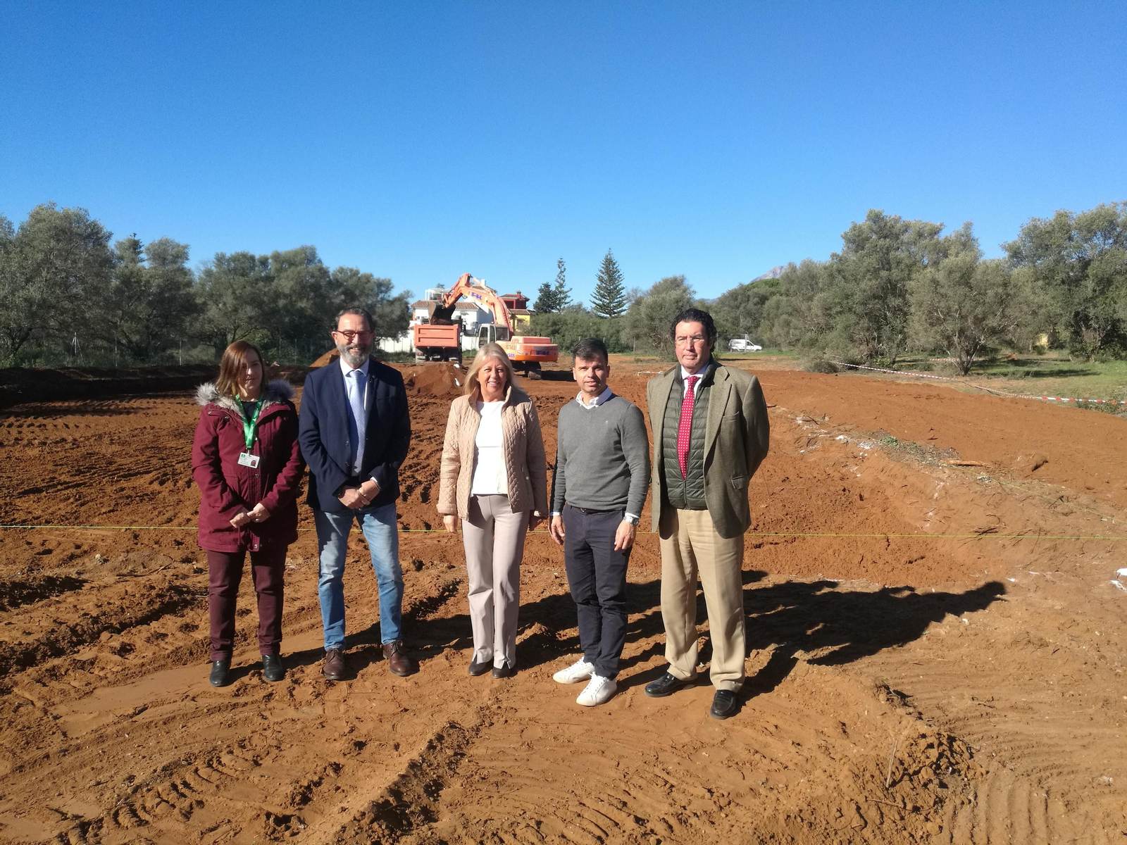 La visita institucional al inicio de las obras del centro de salud de Las Chapas.