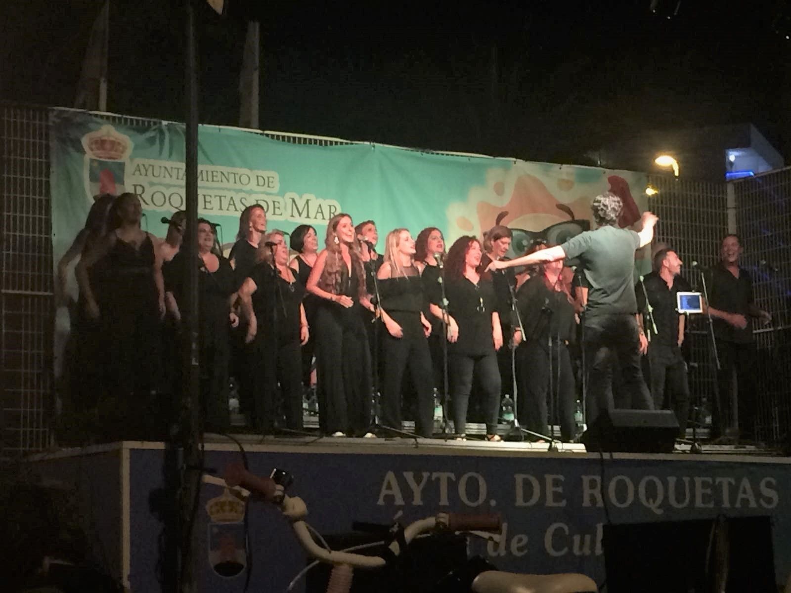 El Coro Gospel & Soul durante la gran actuación del domingo en Roquetas.