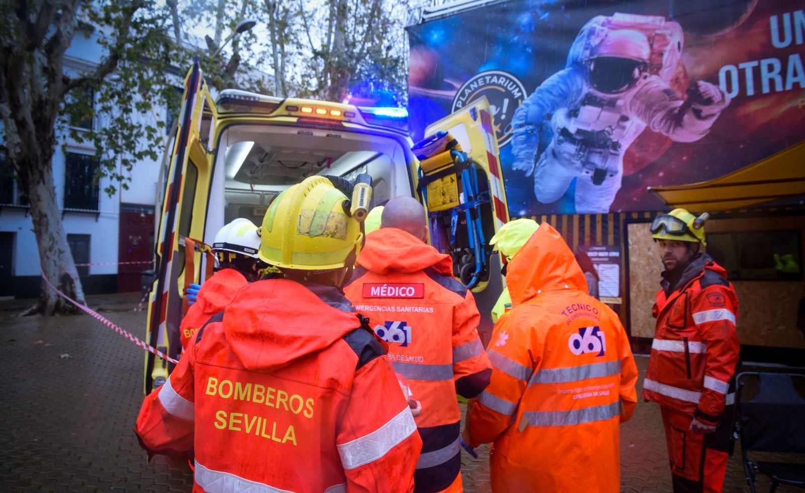 Heridos varios niños en la caída de una carpa en la Alameda
