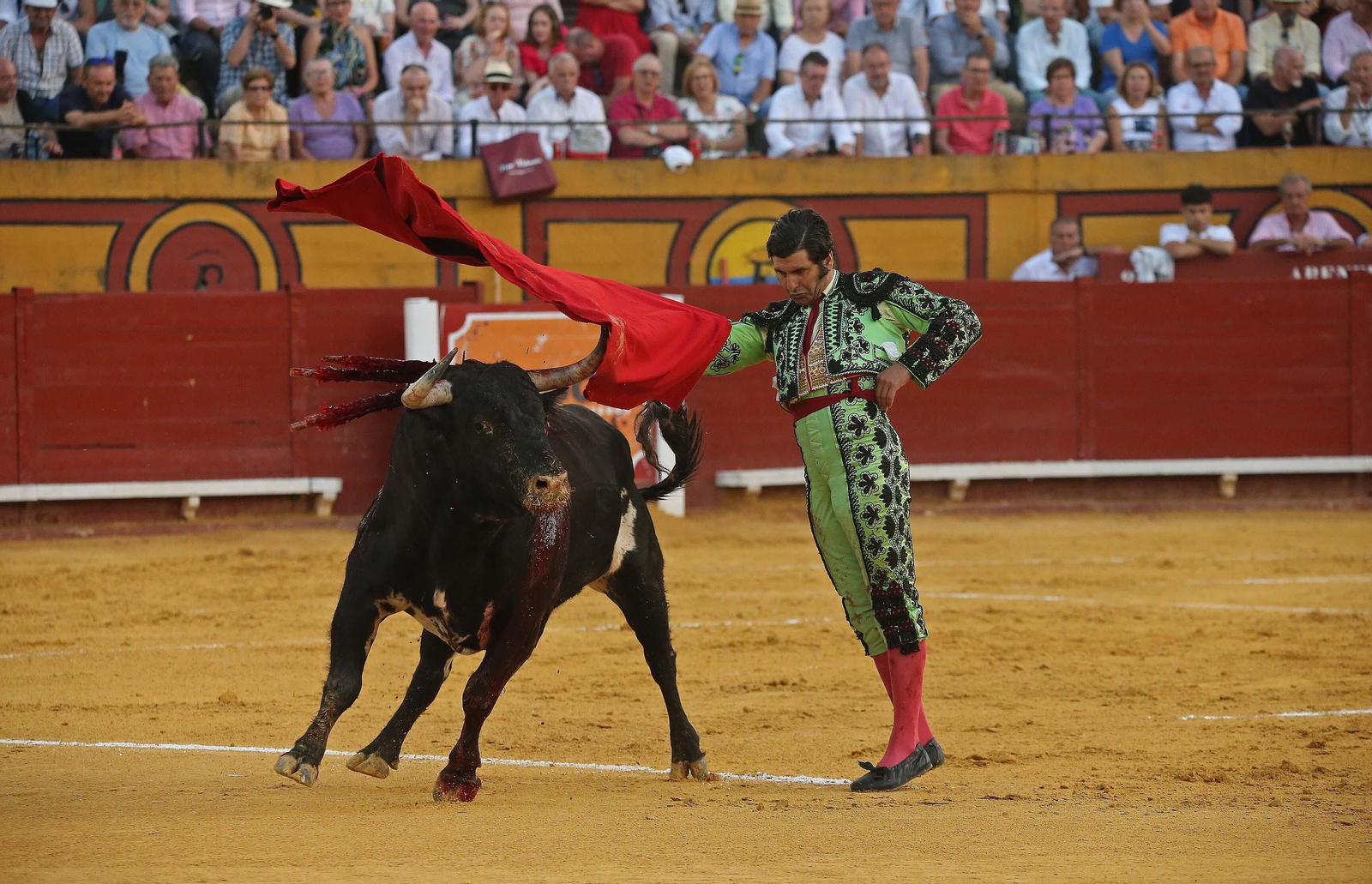 Fotos de la corrida del viernes de la Feria Taurina de Algeciras 2023: Morante de la Puebla, Emilio de Justo y David Galván
