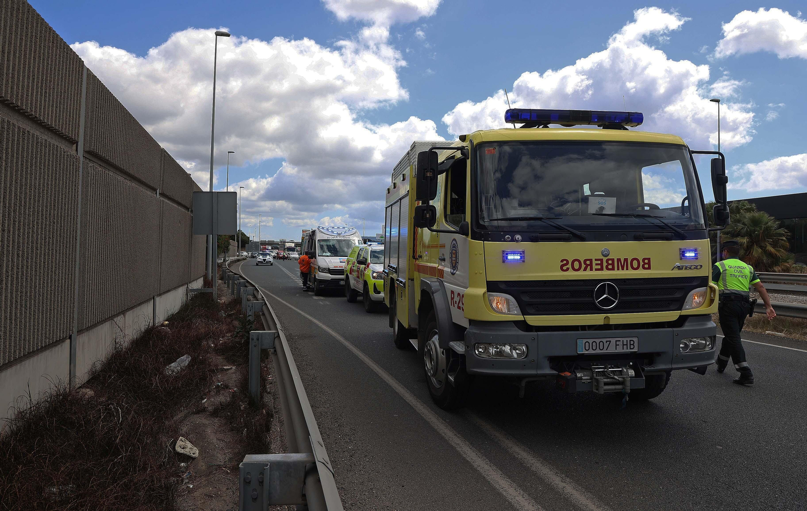 Fotos del accidente de esta mañana en la A7 en Palmones