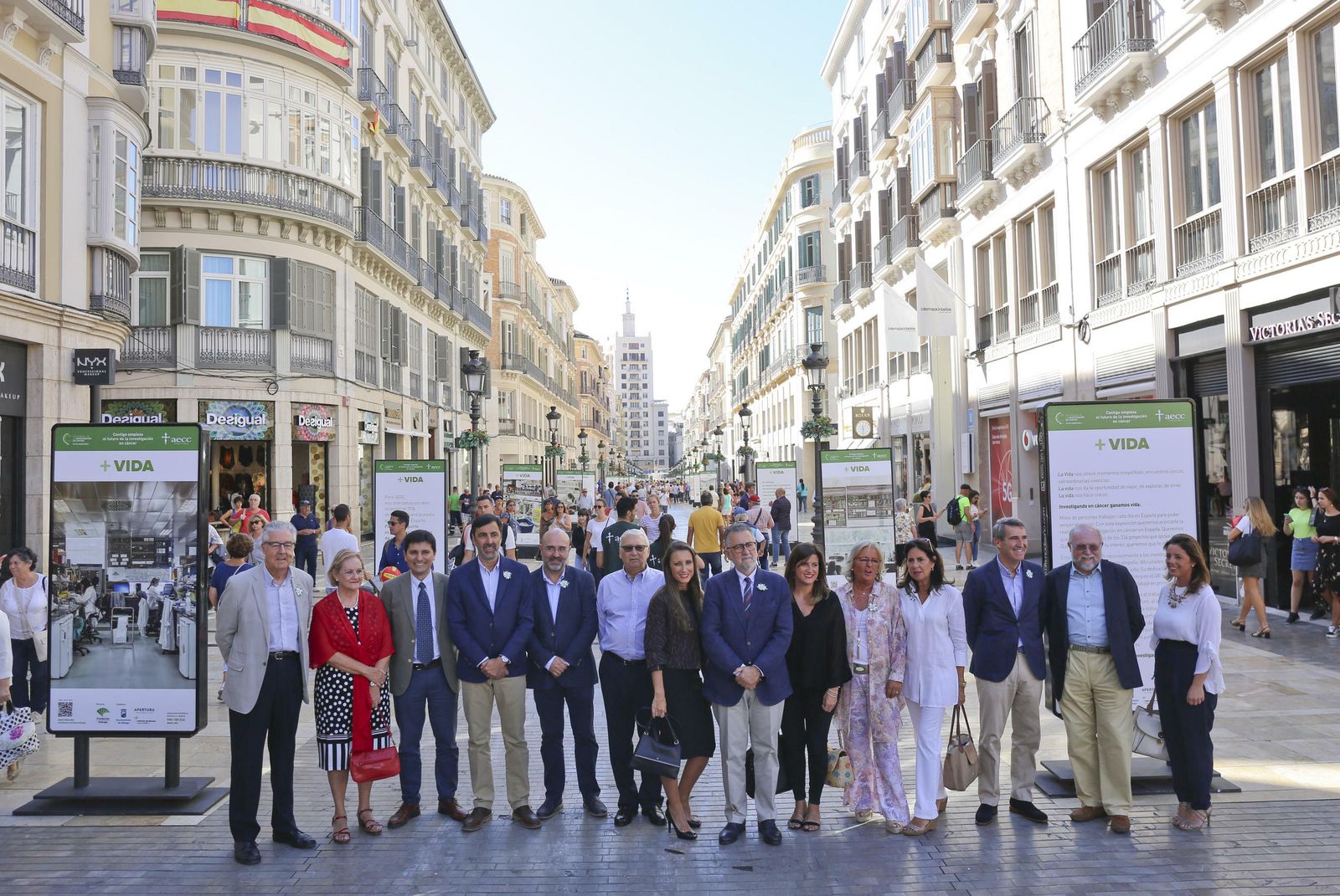 Inauguración de la exposición "+Vida" en la calle Larios