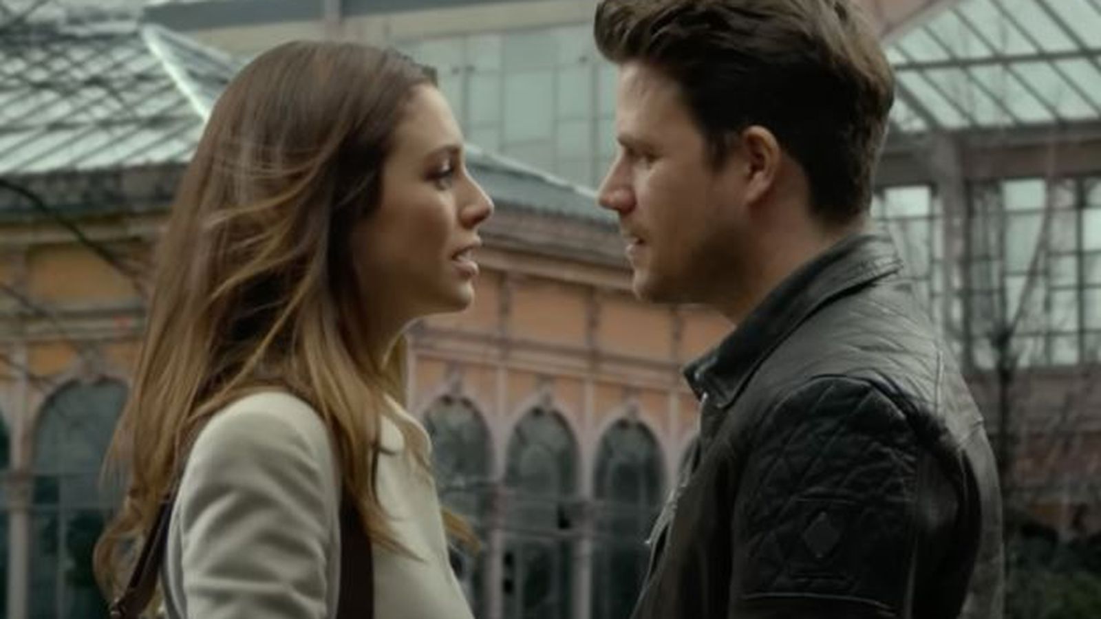 Dani Martín y Blanca Suárez en el videoclip de 'Emocional'