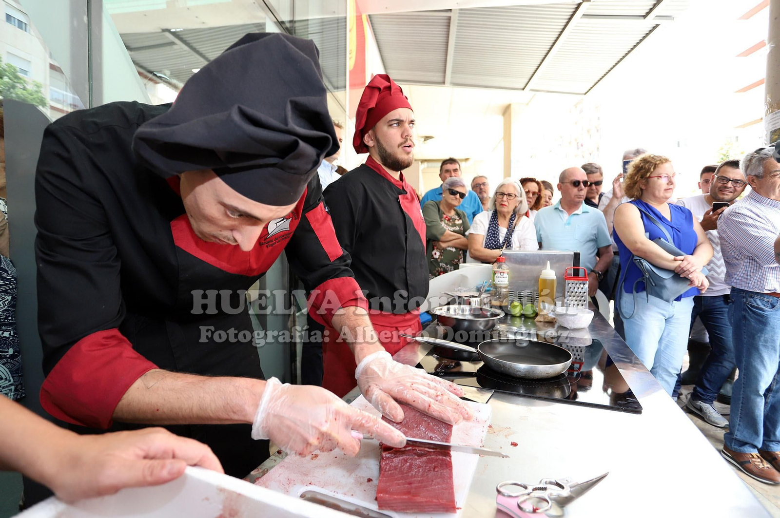 Imágenes del Ronqueo del Atún en el mercado de Huelva