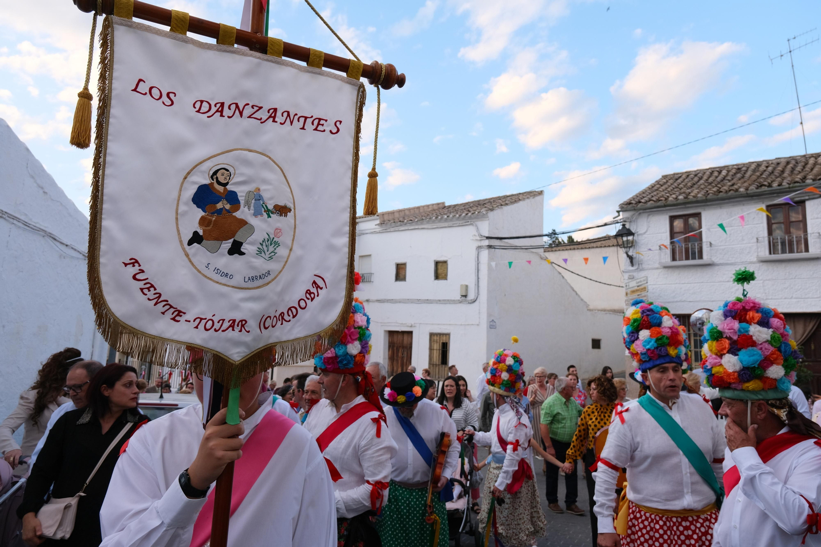 Las imágenes de San Isidro y los danzantes de Fuente-Tójar