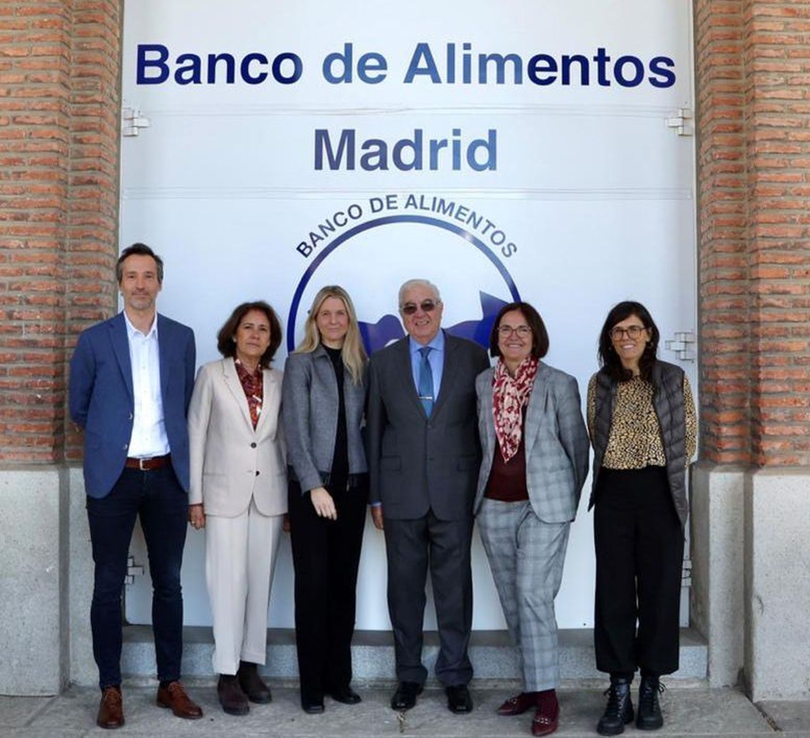 Foto de familia de representantes de la Fundación Pepsico y la Fundación Banco de Alimentos de Madrid.