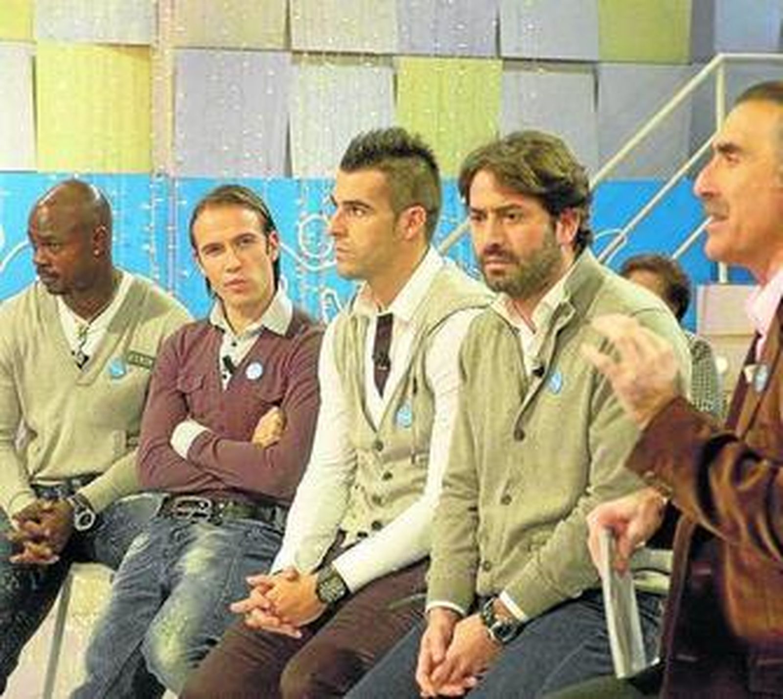 Los jugadores Emaná, Capel y Negredo; Antonio Garrido y Juan y Medio.