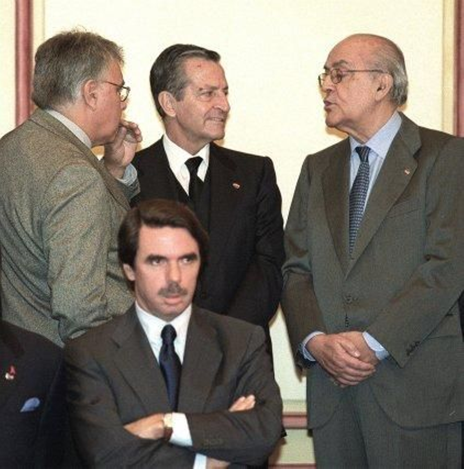 José María Aznar y los ex presidentes del Gobierno Felipe González, Adolfo Suárez y Leopoldo Calvo Sotelo en la creación del Club de Madrid.

Foto: EFE