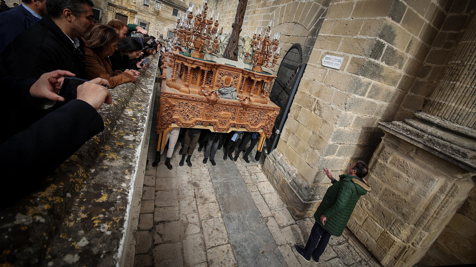 La Mortaja prueba su paso por el entorno de la Catedral