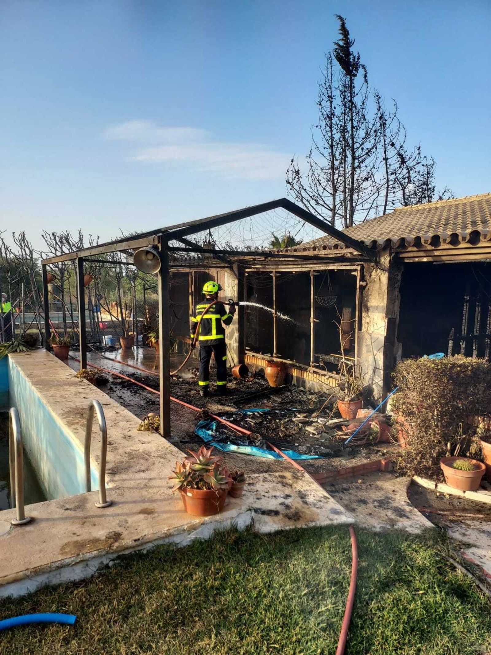 El incendio en Puerto Real que ha afectado a varias viviendas