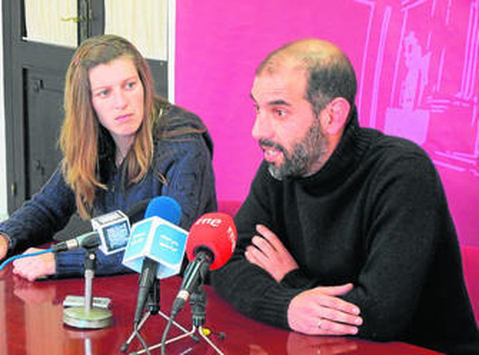 El alcalde, Antonio Romero, compareció en la rueda de prensa junto a la teniente de alcalde, Mayte Sánchez.