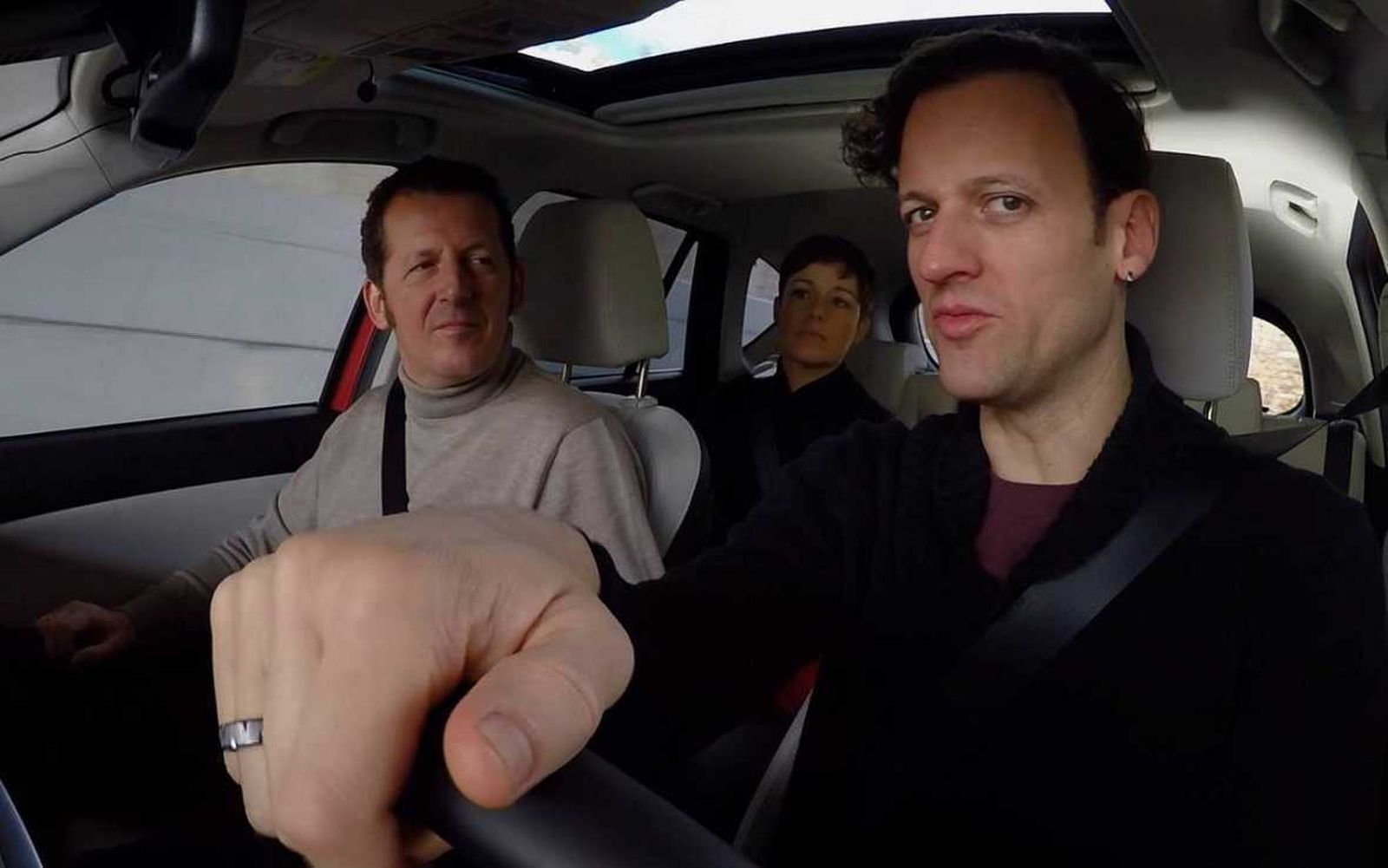 Edu Soto en plena conducción para otro programa de La 1 al que acudió de invitado, el divulgativo 'Seguridad vital'.