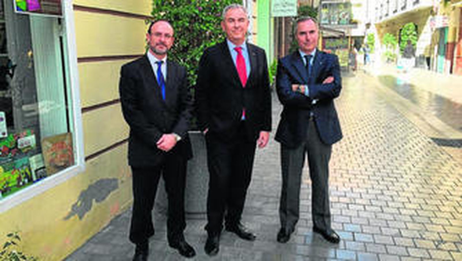 Los directivos Rafael Olmos, Joaquim Borrás y Jaime García,  ayer en Málaga.