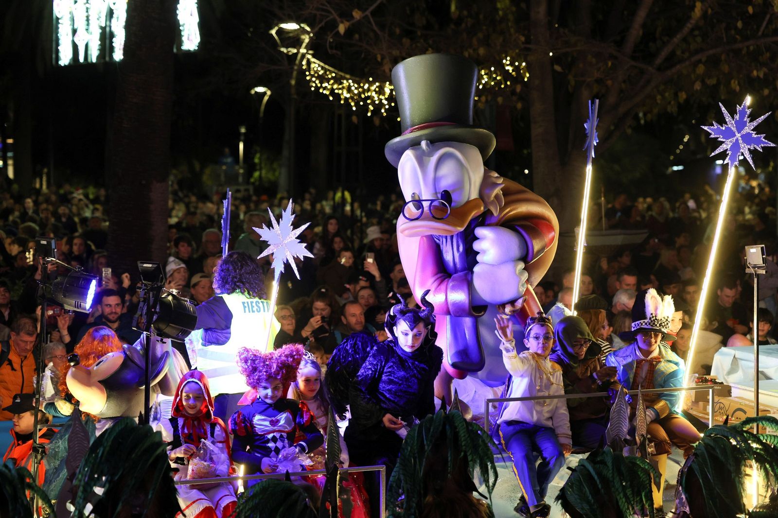 Los Reyes Magos llenan Málaga de ilusión tras la lluvia