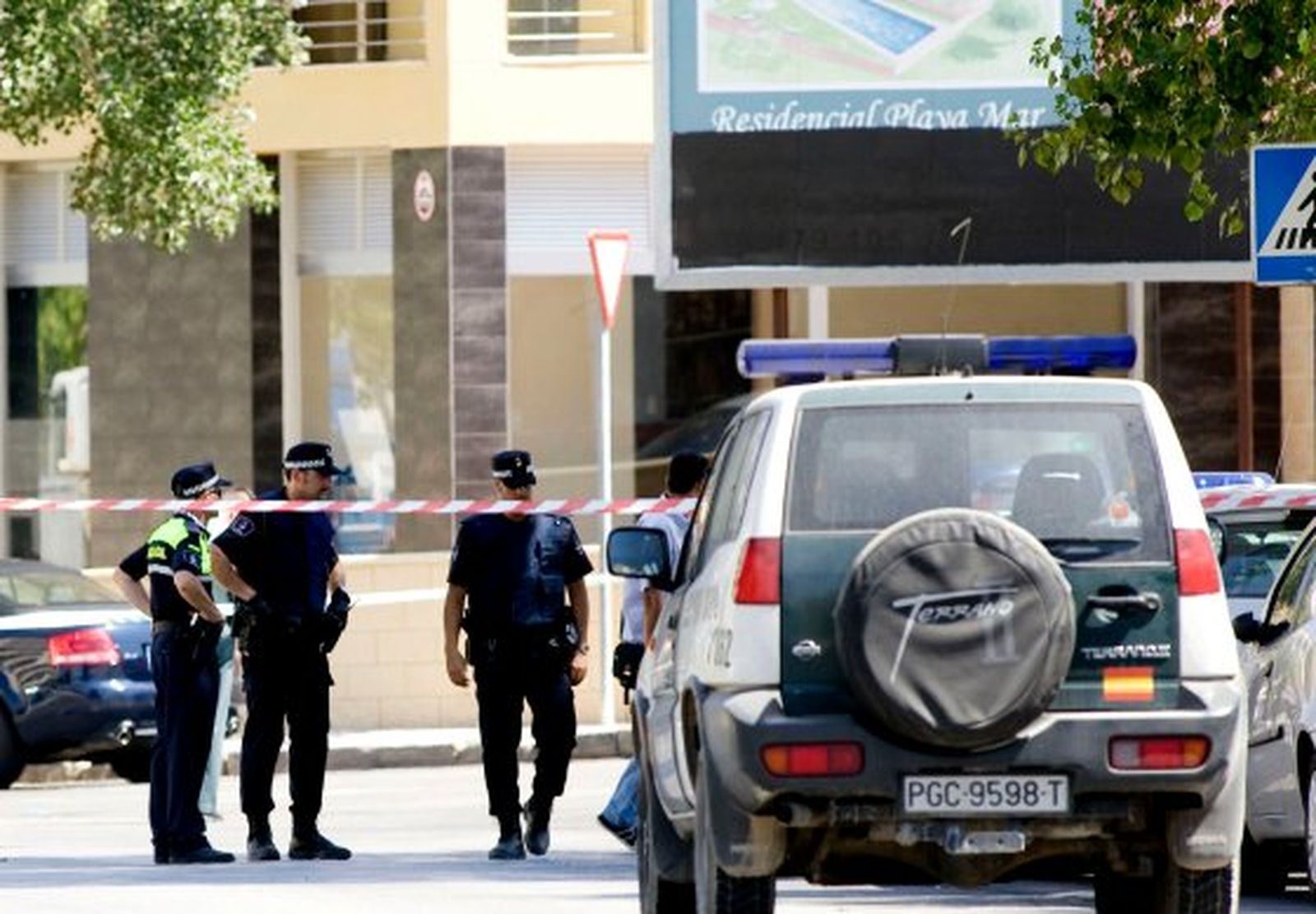 El perímetro de la zona acordonada se ha establecido en dos kilómetros a la redonda del cuartel.  Foto: AFP / EFE