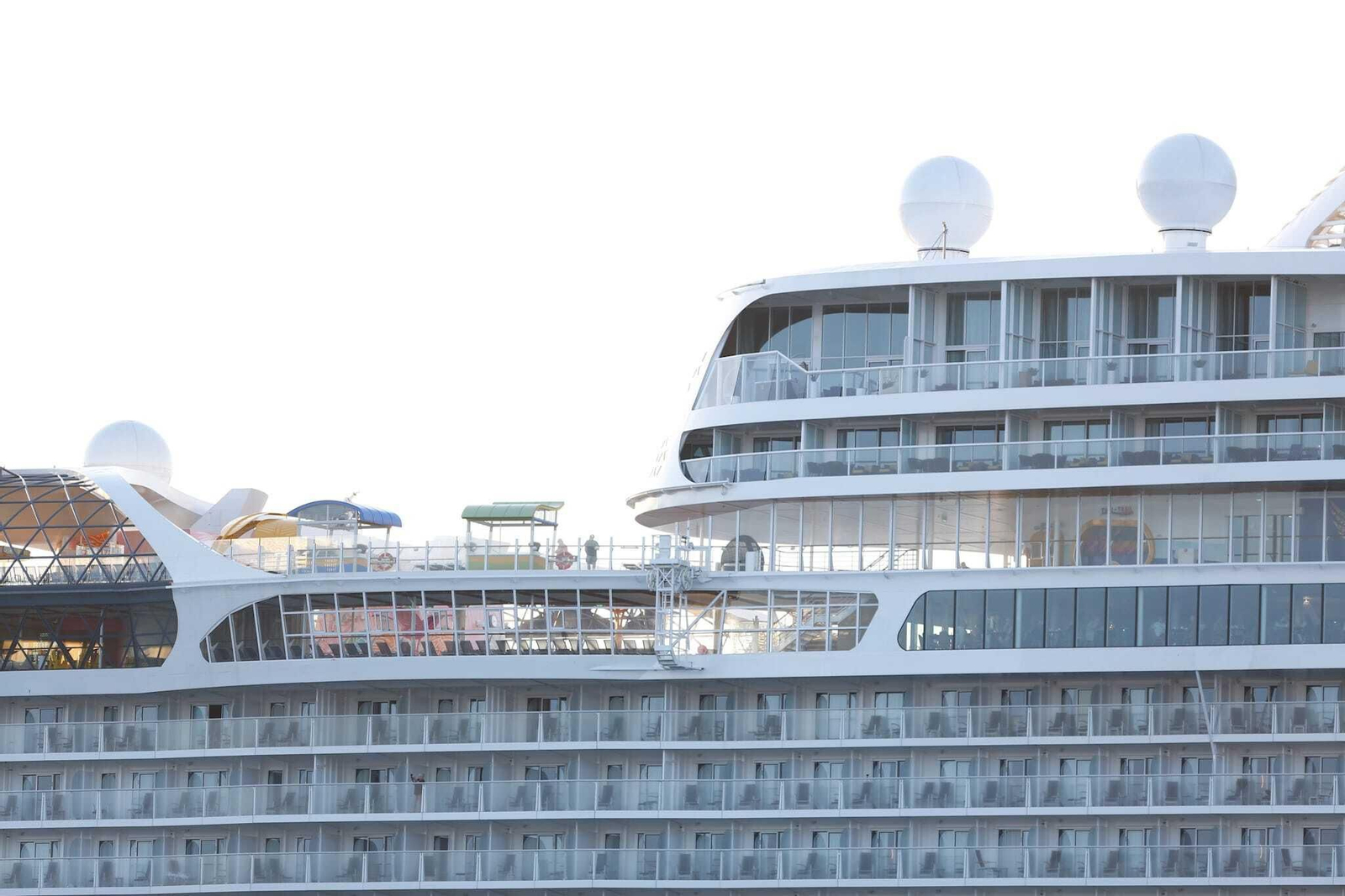 Las fotos del 'Wonder of the Seas' en sus primeras horas en el puerto de Málaga