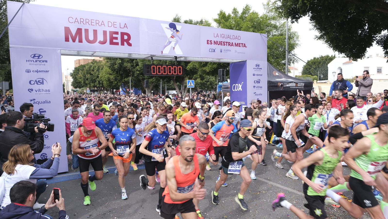 Imágenes de la Carrera de la Mujer 2023 en Almería