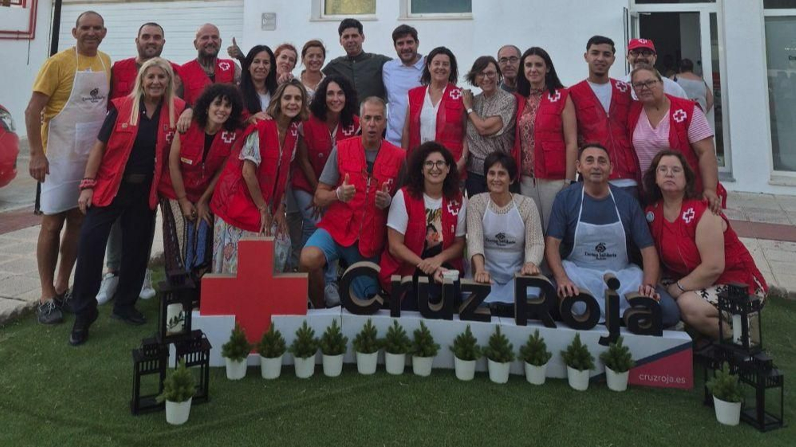 Cena solidaria del verano de Cruz Roja y Hacedores Cádiz.