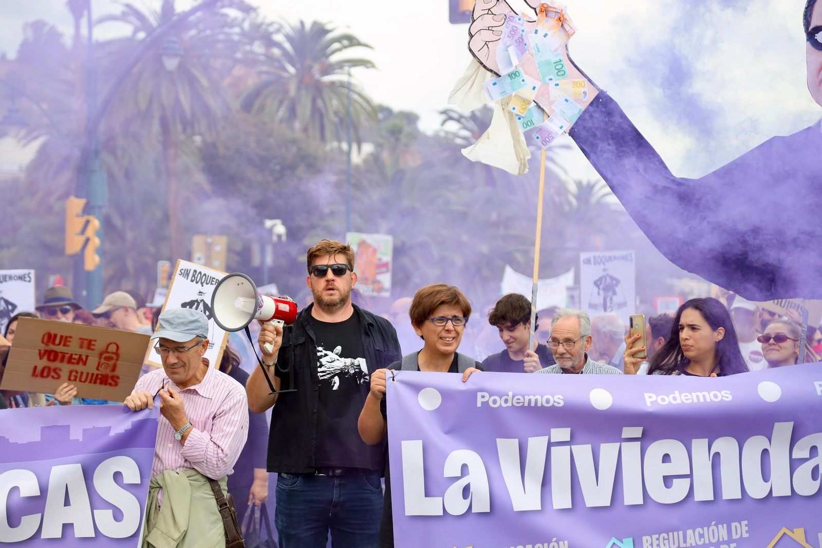 Las fotos de la multitudinaria manifestación por la vivienda en Málaga este 9N