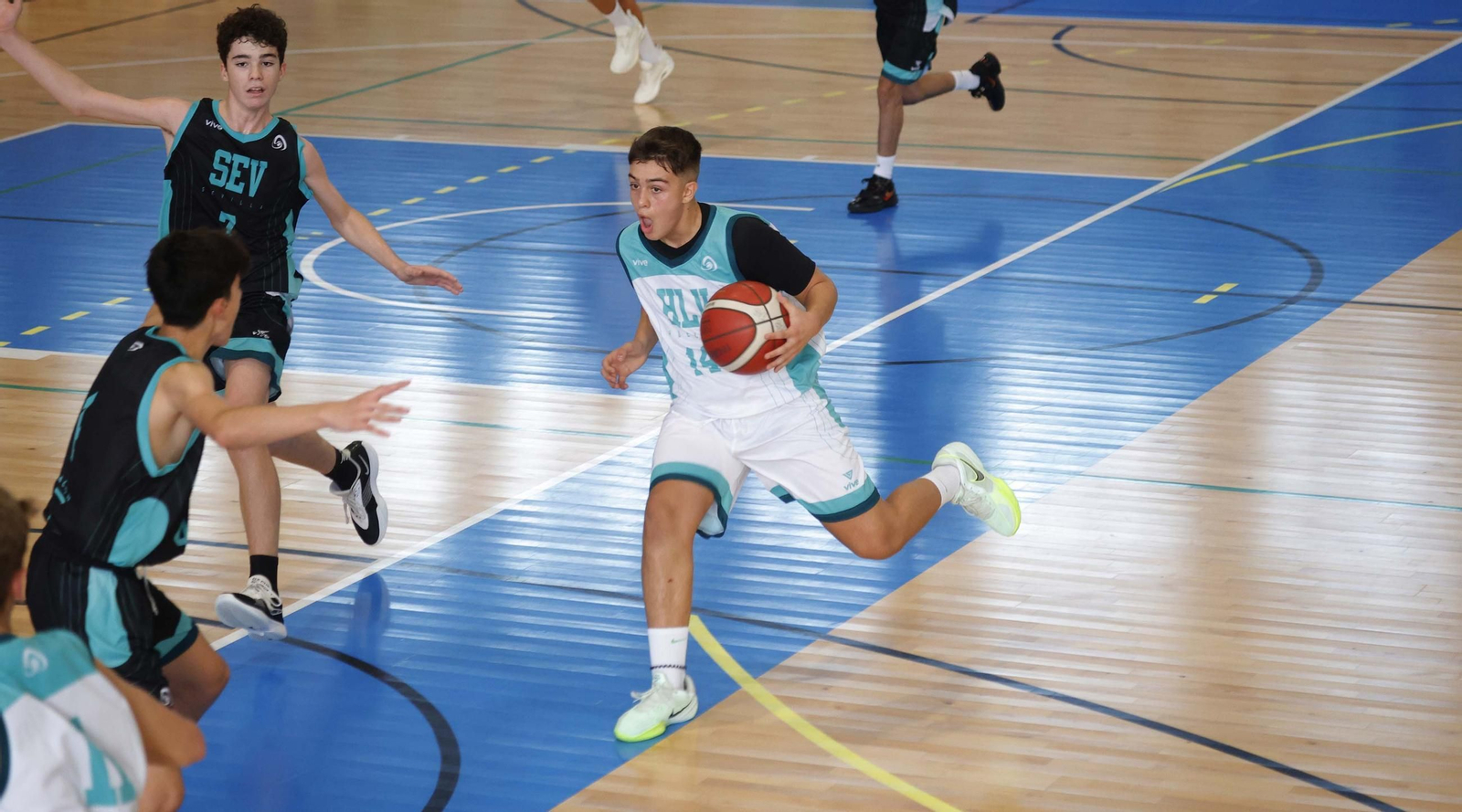 Las fotos de la segunda jornada del Campeonato de Andalucía infantil masculino de baloncesto, en La Línea