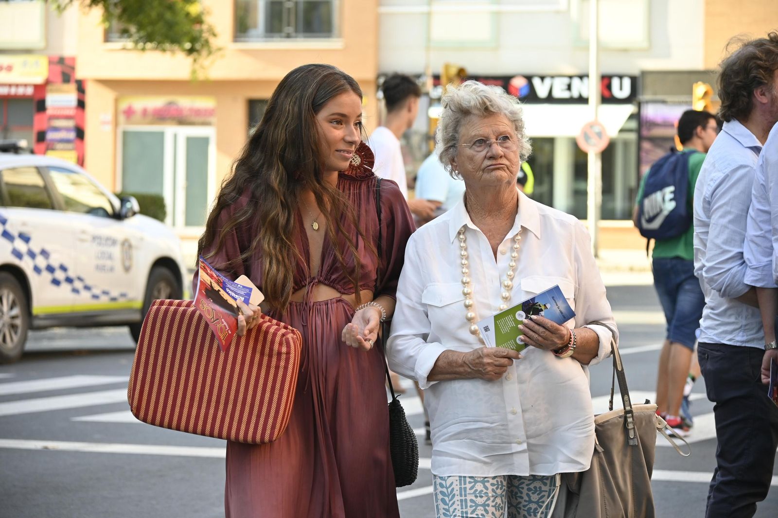 Imágenes de ambiente en el cuarto día de toros en Huelva