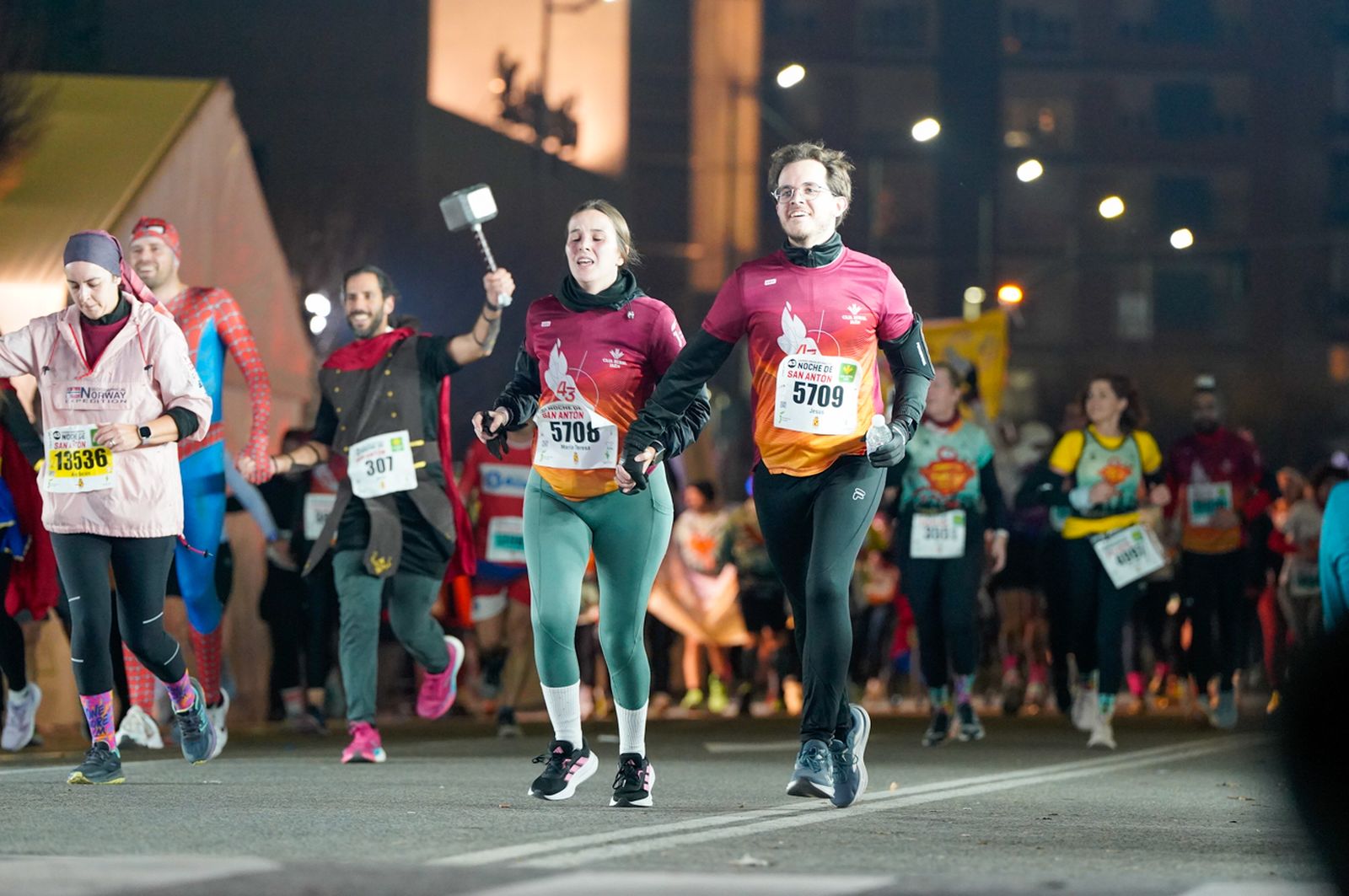 En imágenes: búscate en tu llegada a meta de la Carrera de San Antón 2026 (3)