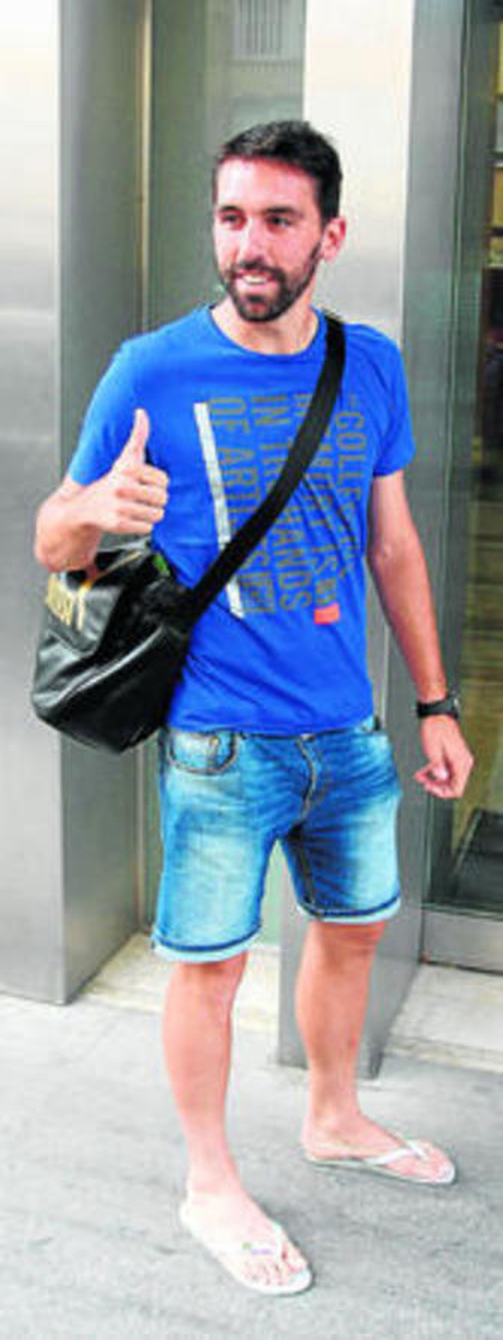 Jordi Figueras, ayer en la clínica Infanta Luisa de Triana.