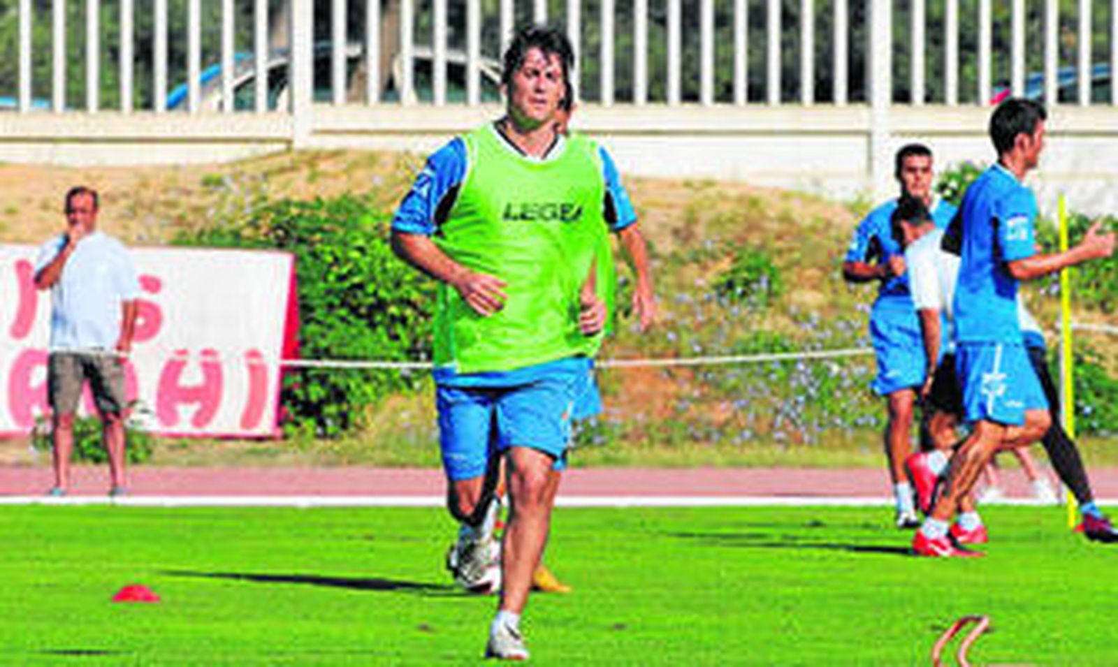 Mario Bermejo está entre algodones y es duda para el domingo por culpa de una fuerte contusión en su pie derecho.