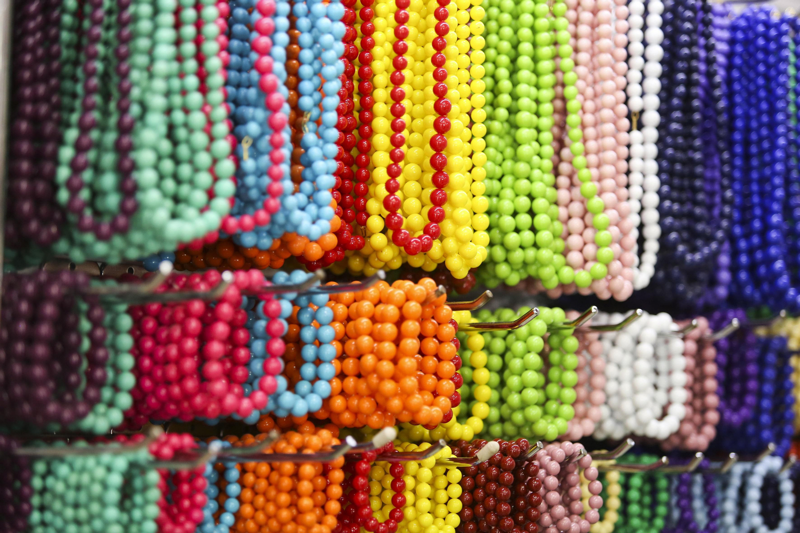 Las tendencias en trajes de flamenca para ir a la Feria de Málaga, en fotos