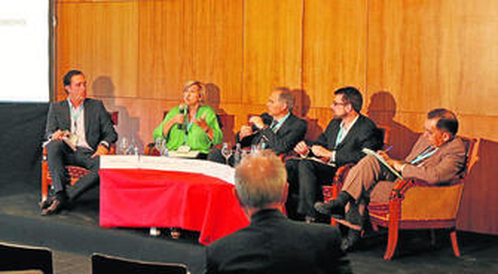 Participantes en el debate sobre bioeconomía y la percepción ciudadana ante de la biotecnología.