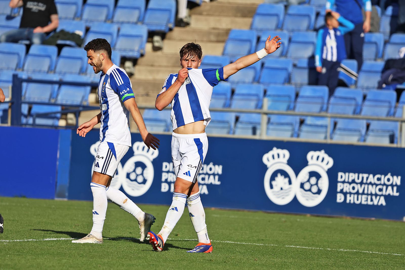 Las imágenes del encuentro entre el Recreativo de Huelva y el Ceuta