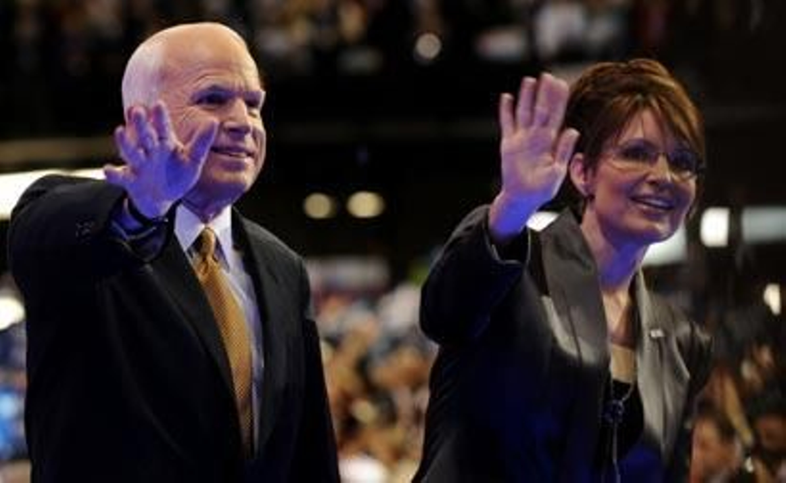 McCain llama a EEUU a "levantarse y luchar"