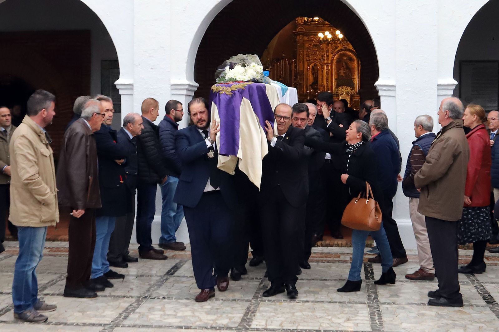 Imágenes del funeral de Bienvenido González, hermano mayor de la Cinta