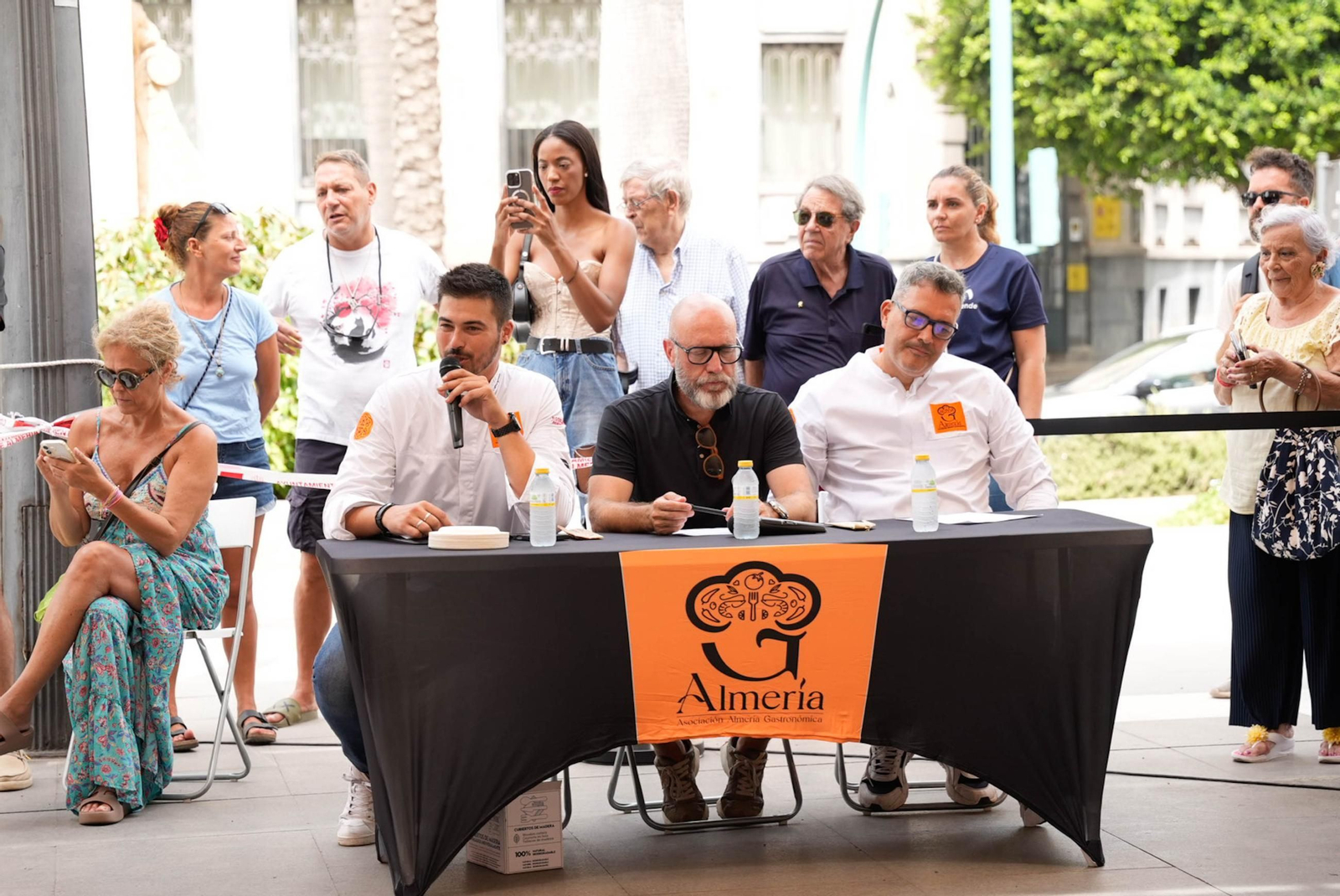 La Cofradía del Tomate y la semifinal del concurso gastronómico de la Feria de Almería, en imágenes